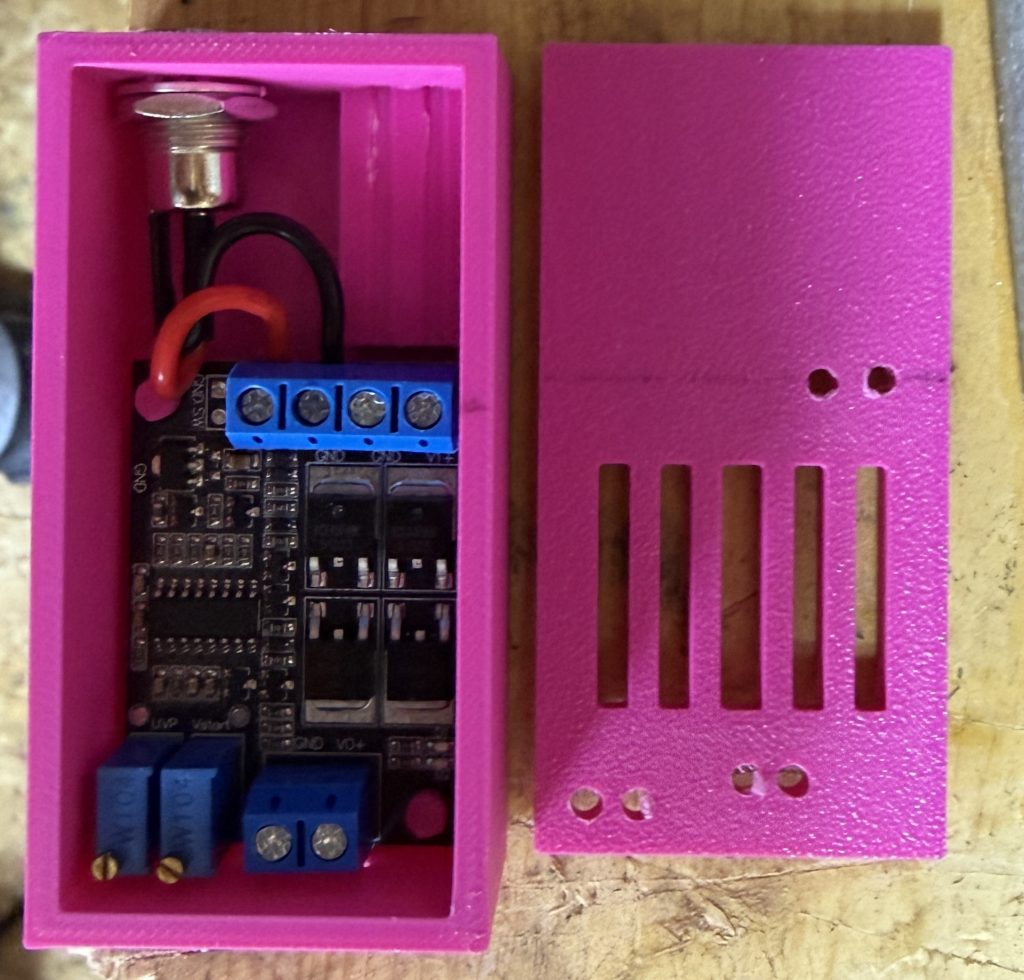 Ein schickes Gehäuse für den DC DC 12V Switch
